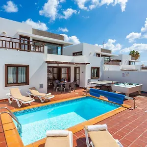 villa-julianne-carmen-4-puerto-del-carmen-lanzarote.in-canary-islands.com/